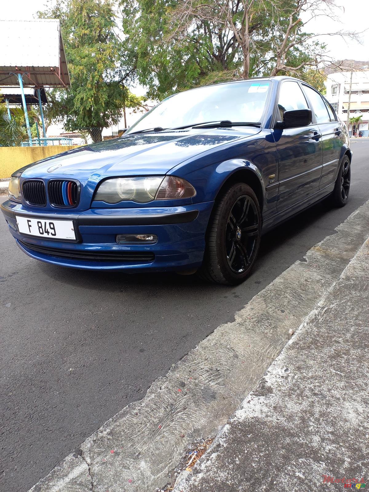 2001' BMW 318 photo #2