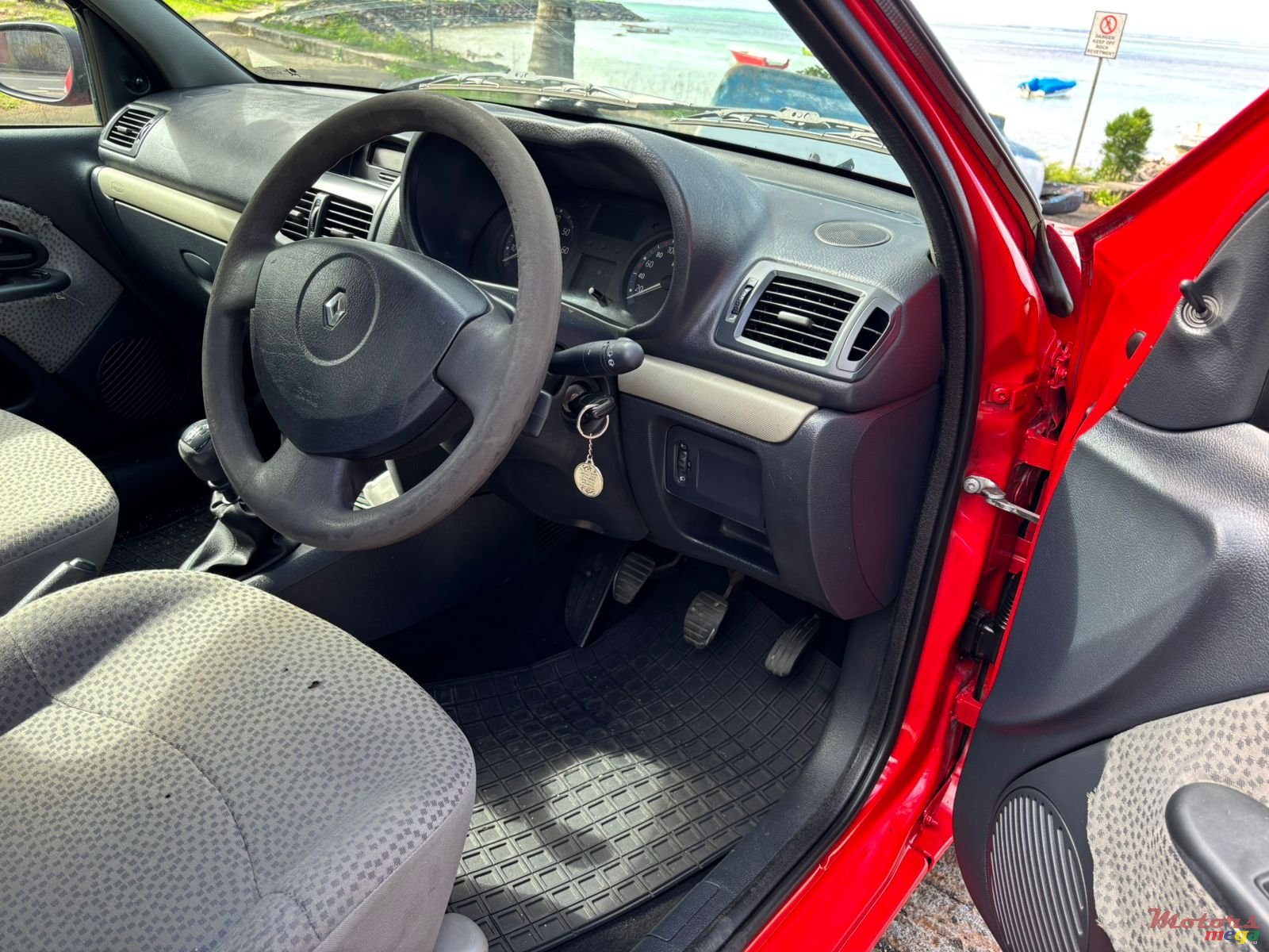 2007' Renault Clio photo #4