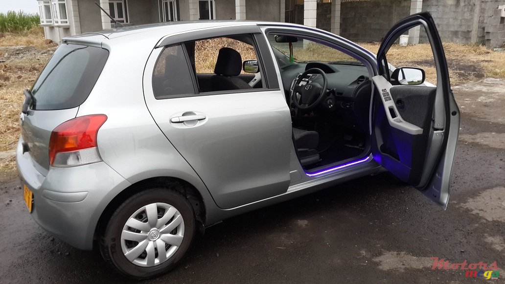 2010' Toyota Vitz photo #5