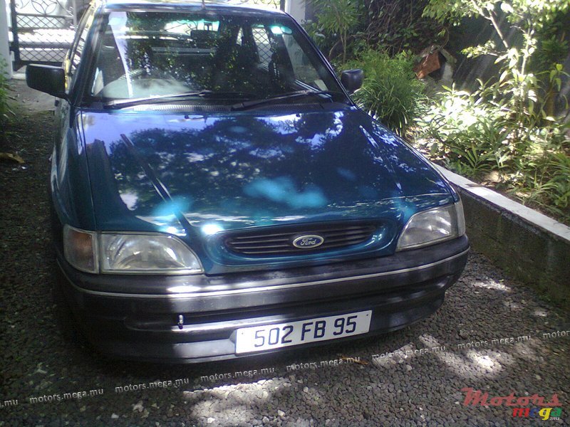 1995' Ford Escort photo #1
