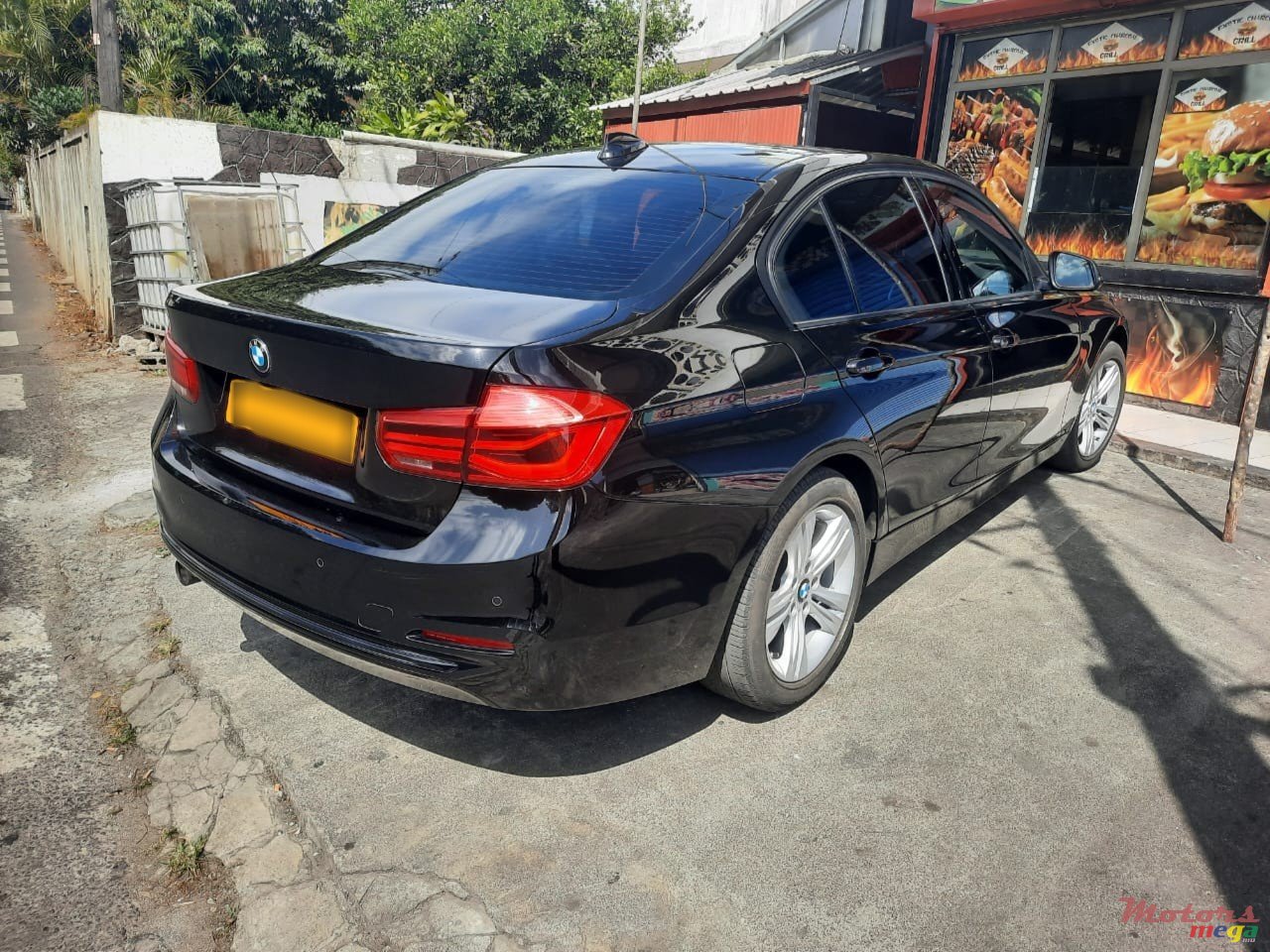 2016' BMW 318 photo #3