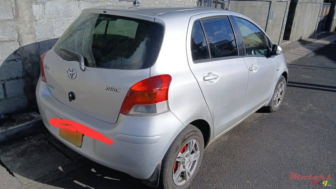 2007' Toyota Vitz photo #6