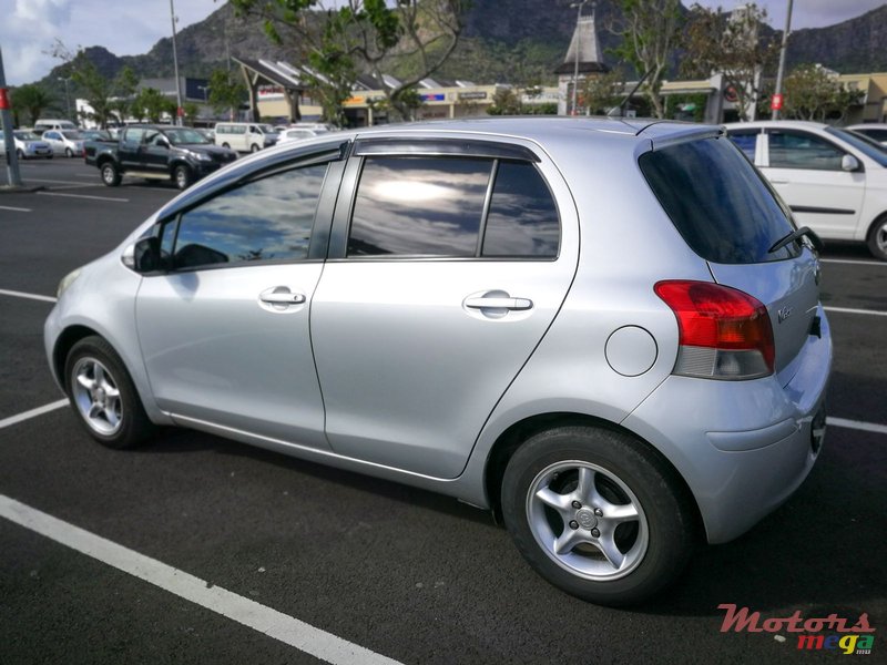 2008' Toyota Vitz photo #5