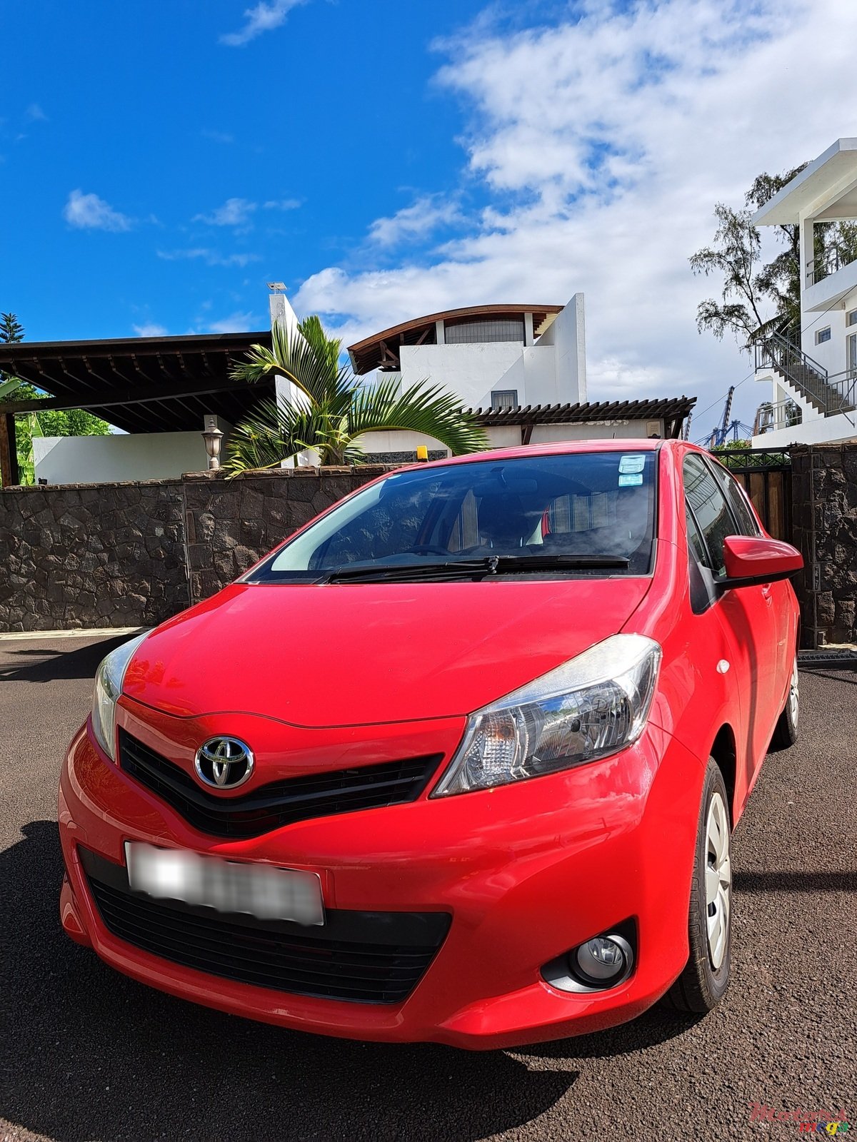 2012' Toyota Yaris photo #3