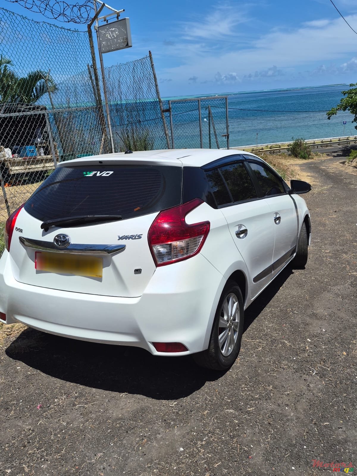 2014' Toyota Yaris photo #2