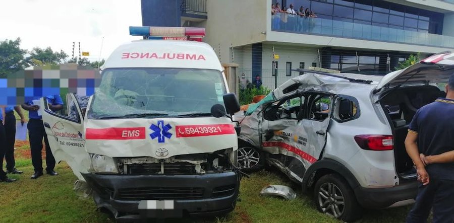 Jin Fei : une ambulance percute violemment une voiture