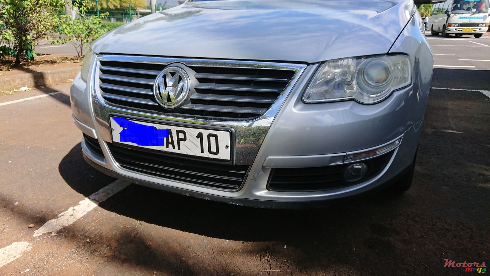 2010' Volkswagen Passat 1.4 TFSi photo #1