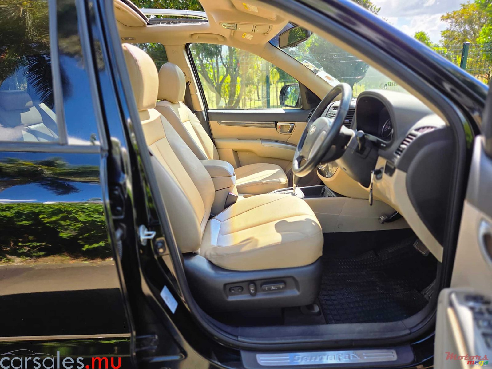 2010' Hyundai Santa Fe 2.4 GLS 7 Seater photo #5