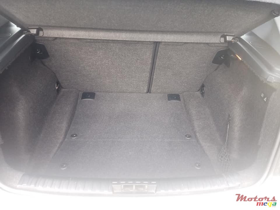 2009' BMW 1 Series 116i photo #6