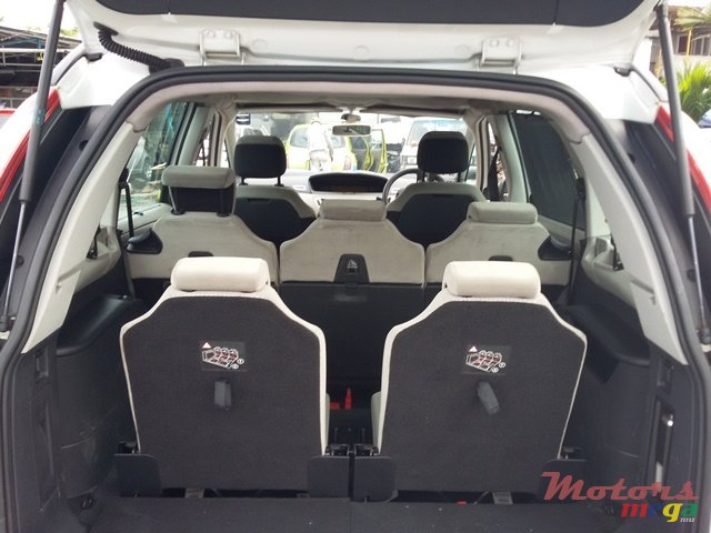 2008' Citroen C4 Picasso photo #7