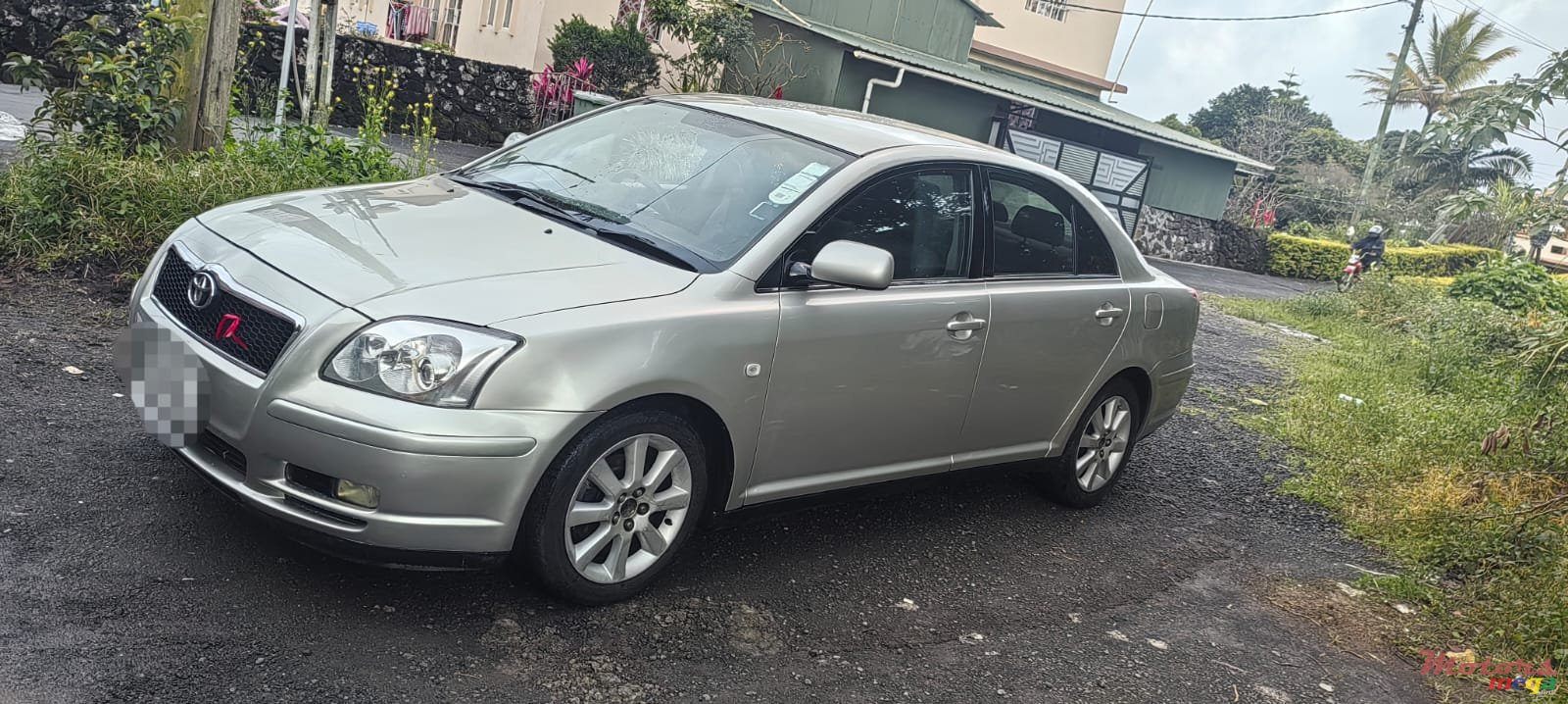 2005' Toyota Avensis photo #2