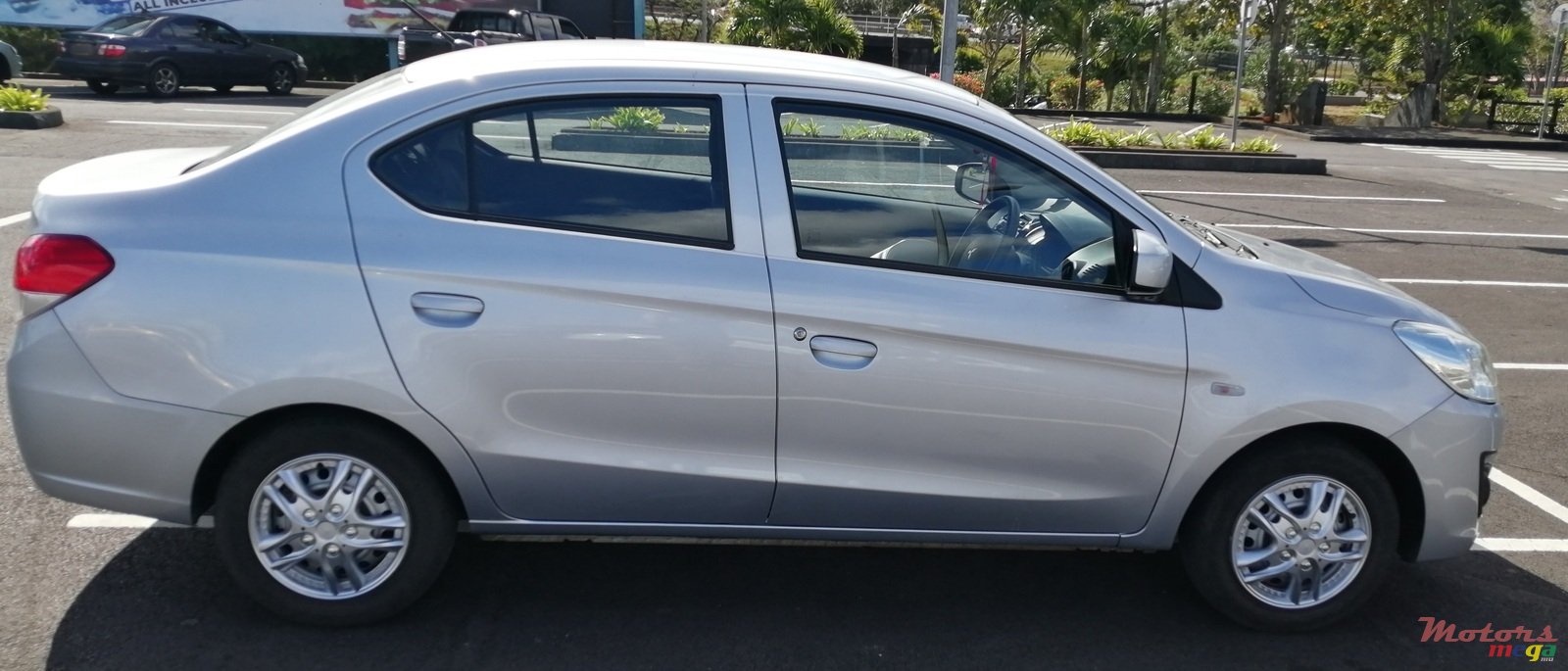 2014' Mitsubishi Attrage GLX SALOON photo #4