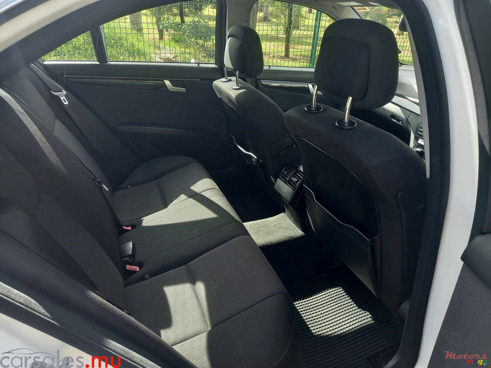 2013' Mercedes-Benz C 180 Classic 1.6 photo #5