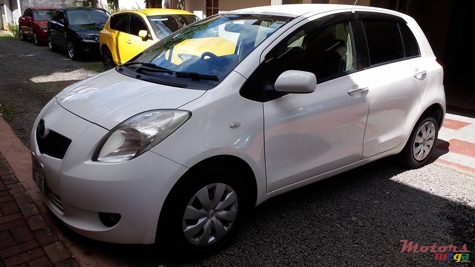 2005' Toyota Vitz photo #4