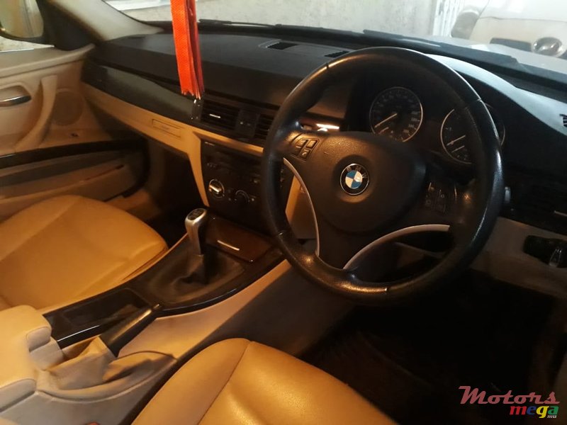 2010' BMW 3 Series photo #5