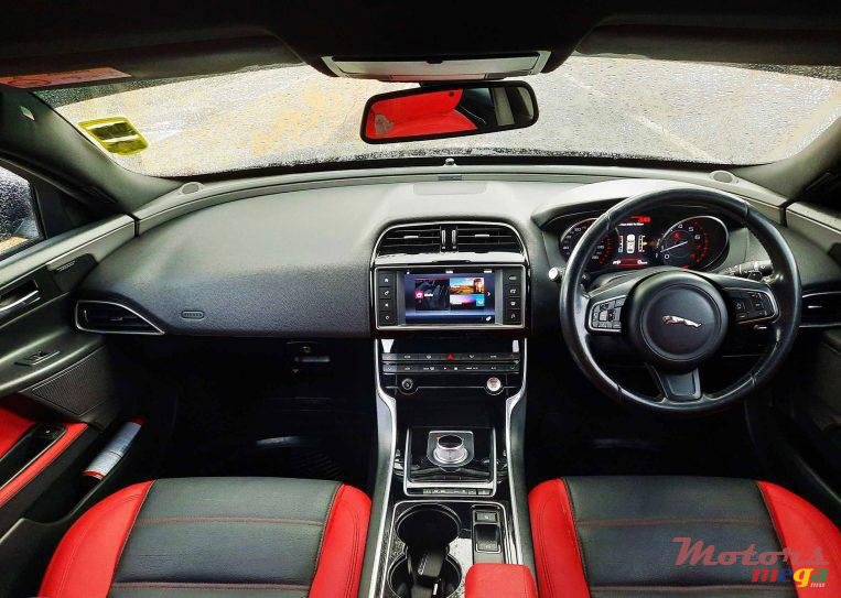 2018' Jaguar XE 25T Pure (Auto) photo #5