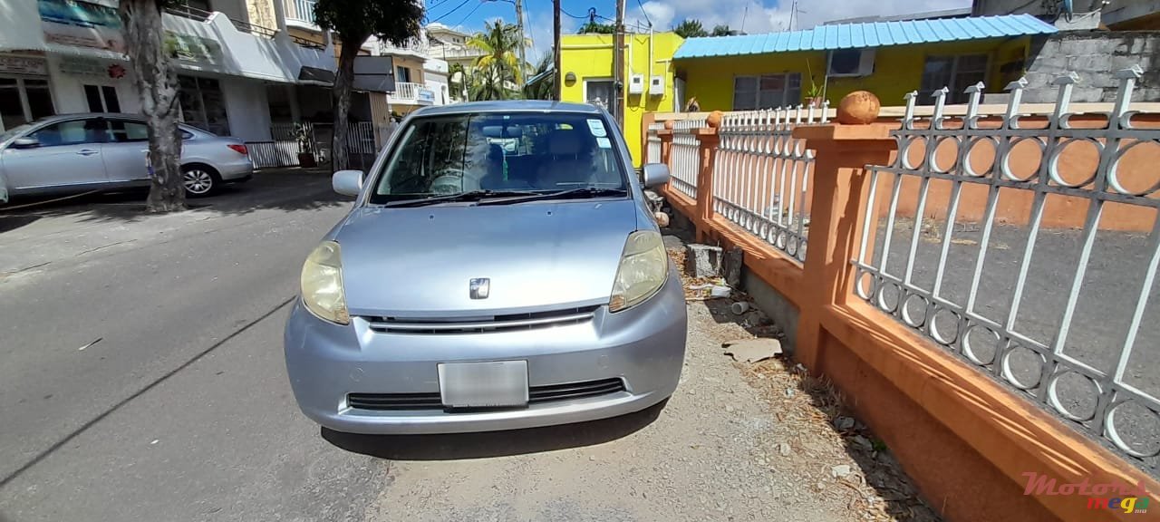 2006' Toyota Passo photo #1