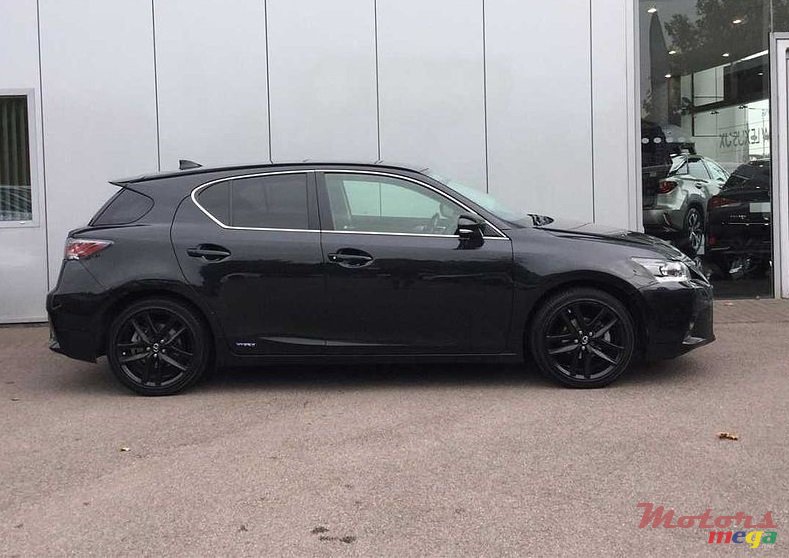 2015' Lexus CT photo #3