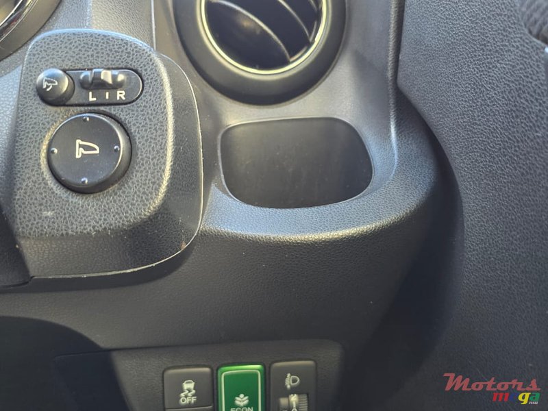 2012' Honda Fit photo #4