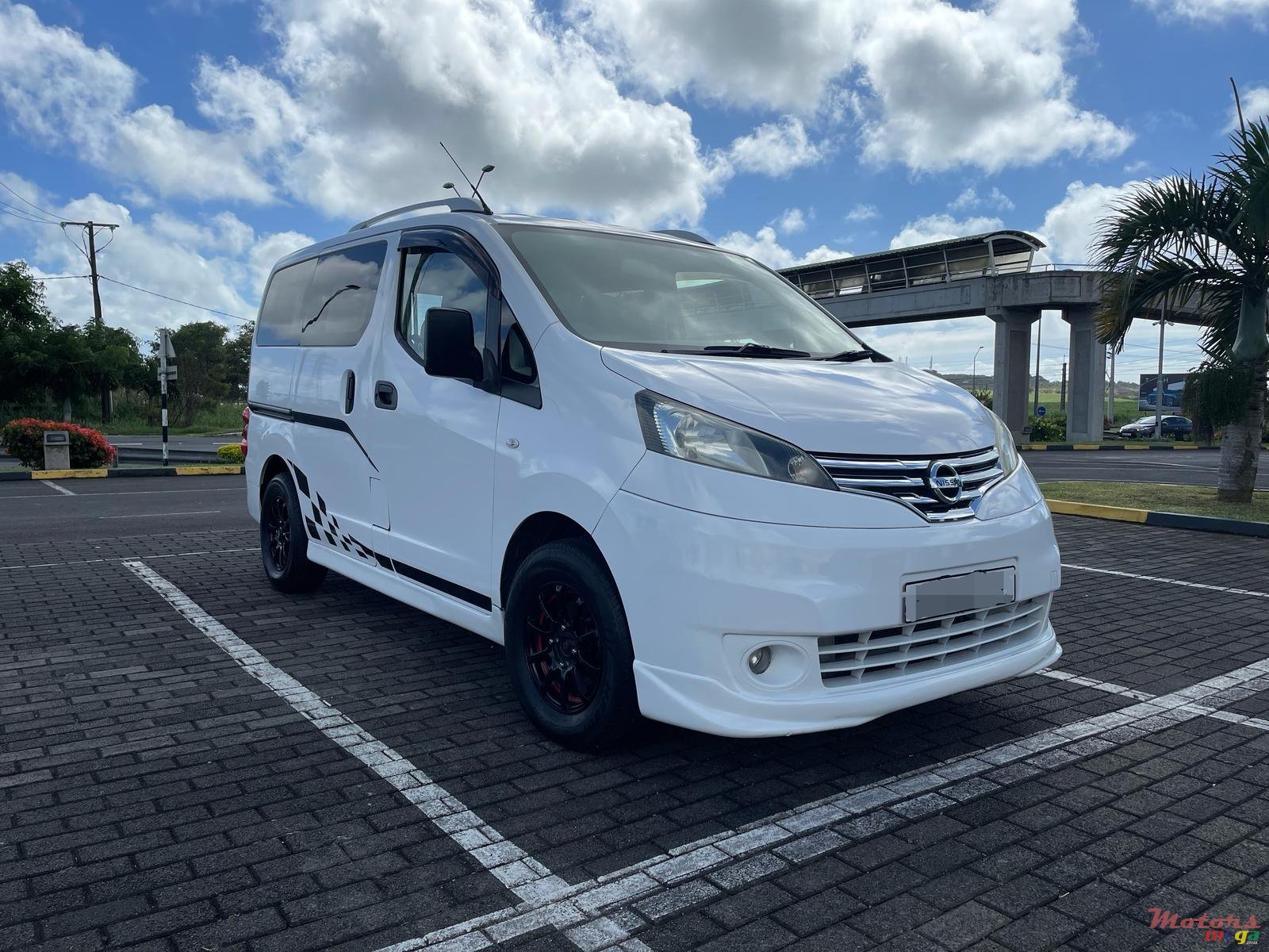 2012' Nissan NV photo #1