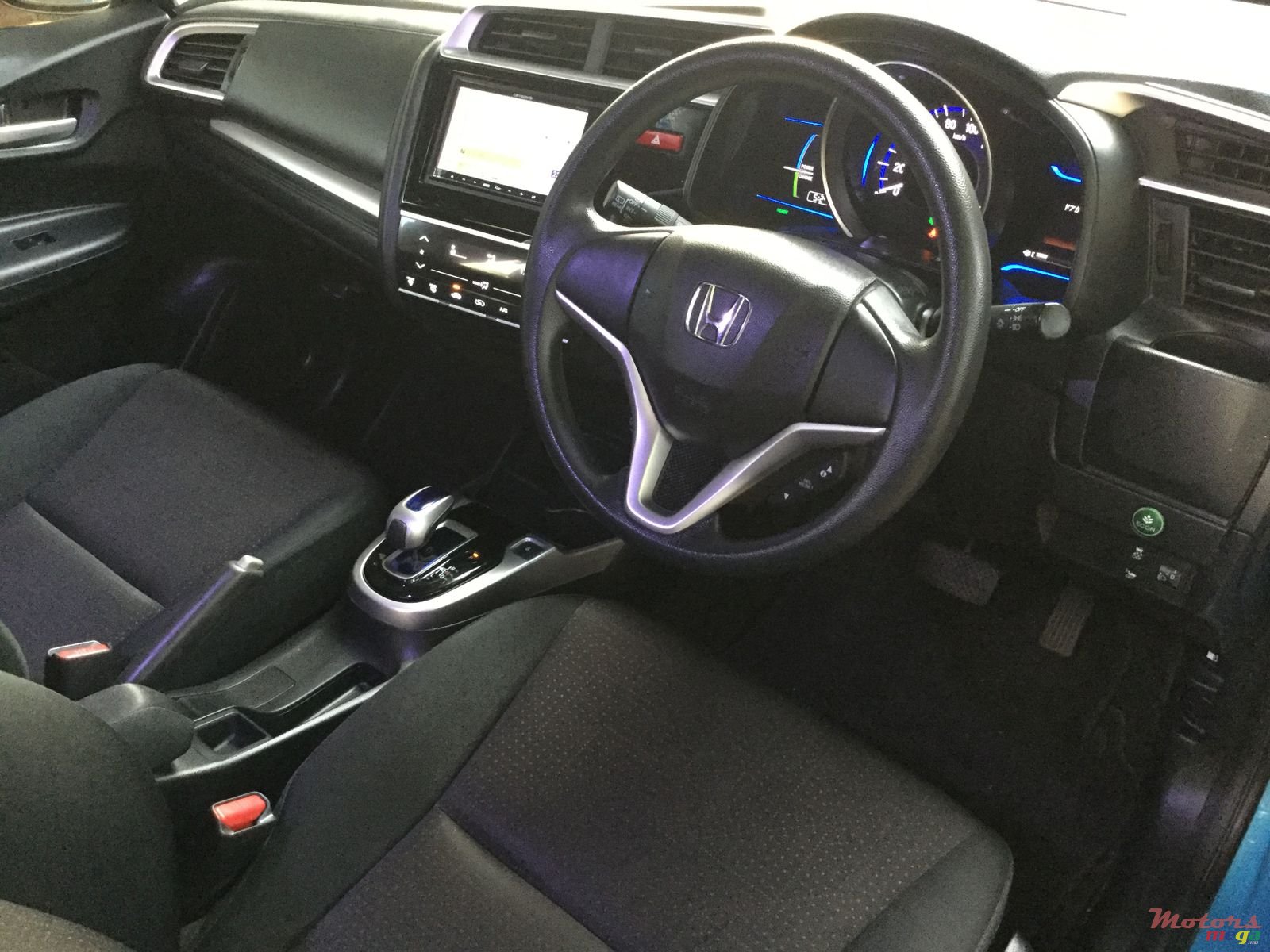 2013' Honda Fit Hybrid photo #6