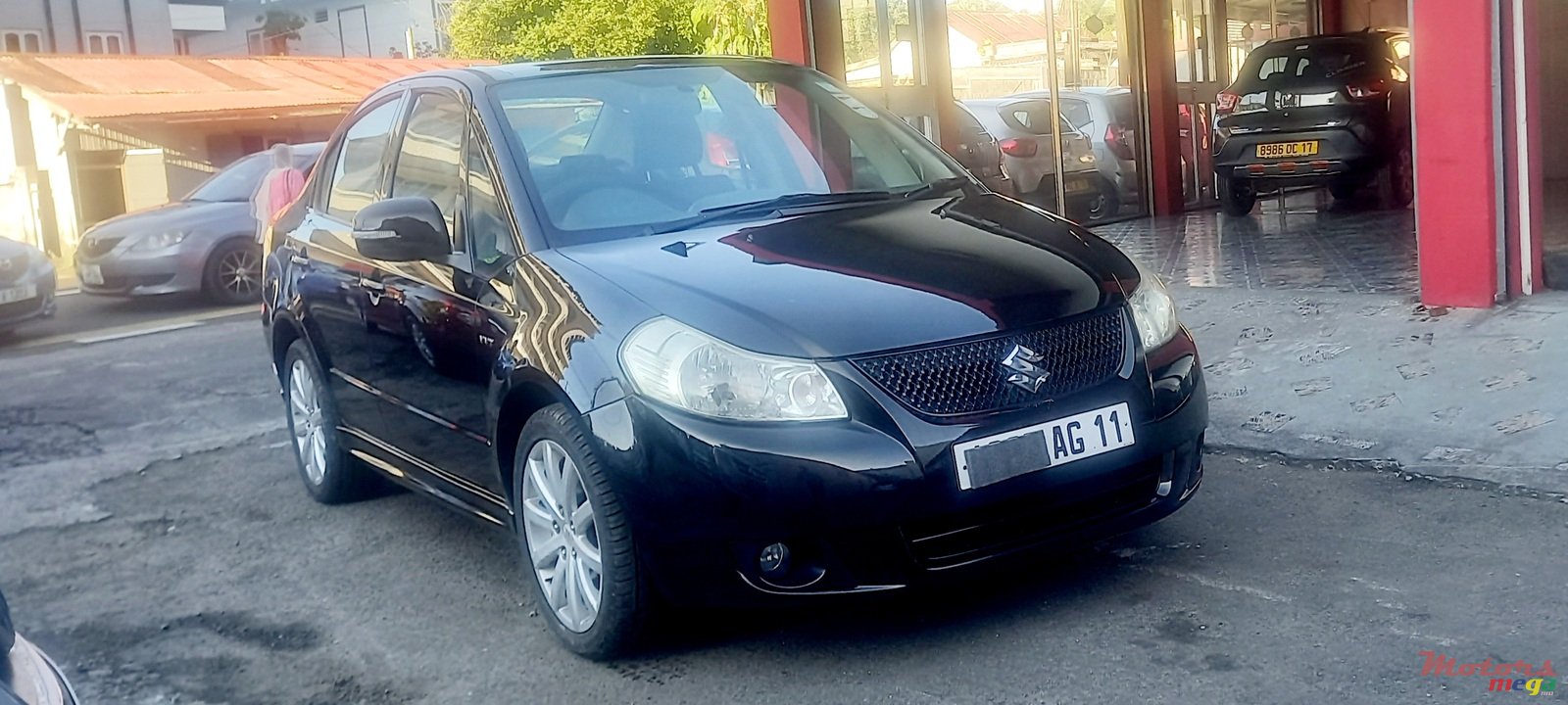 2011' Suzuki SX4 photo #2