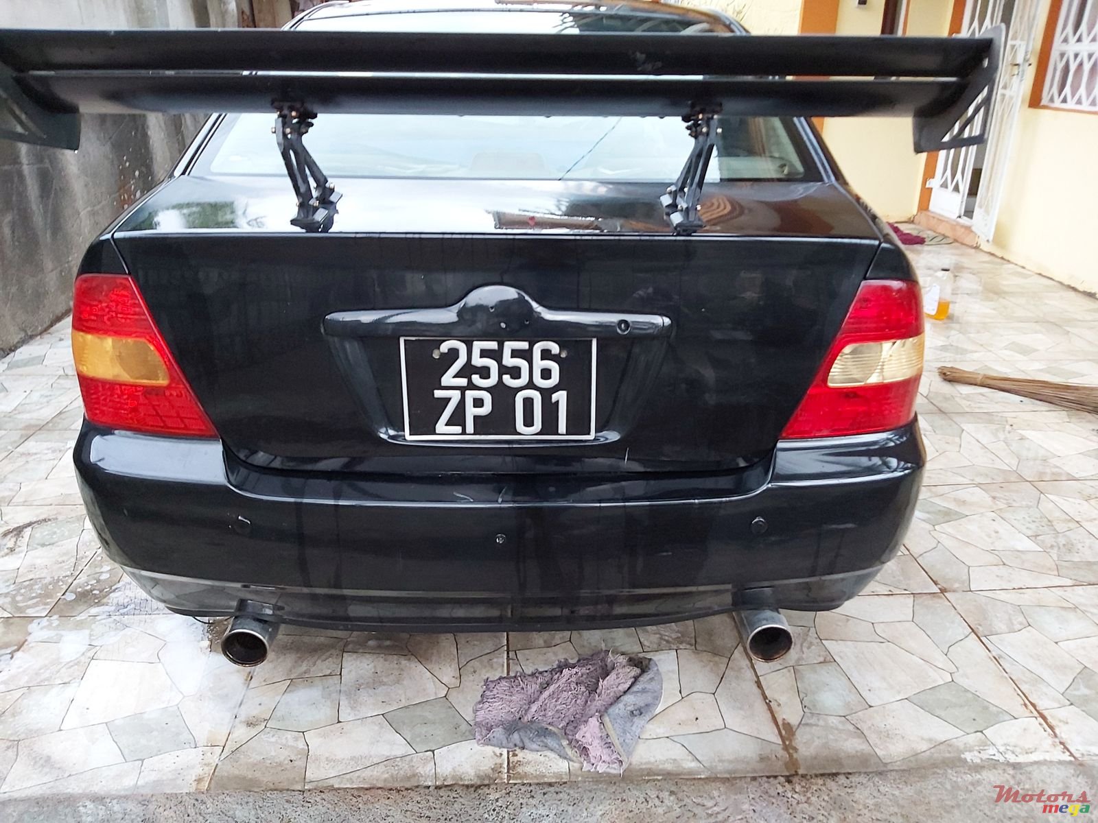 2001' Toyota Corolla NZE photo #1