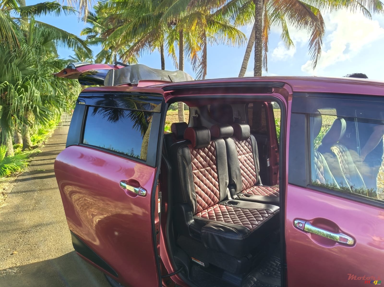 2016' Toyota Sienna photo #3