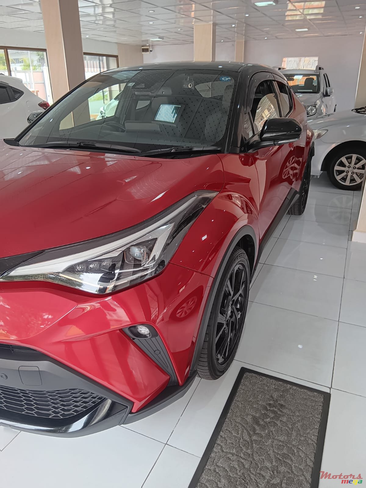 2021' Toyota C-HR photo #2