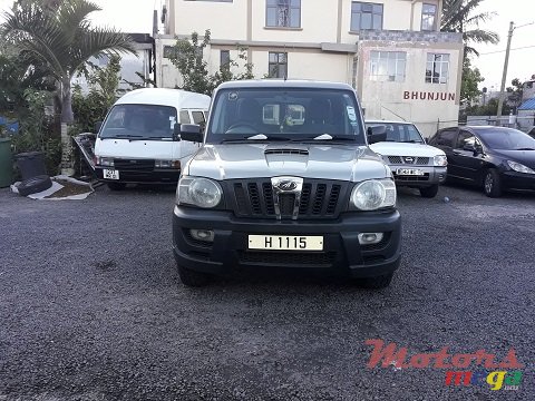 2012' Mahindra Scorpio photo #2