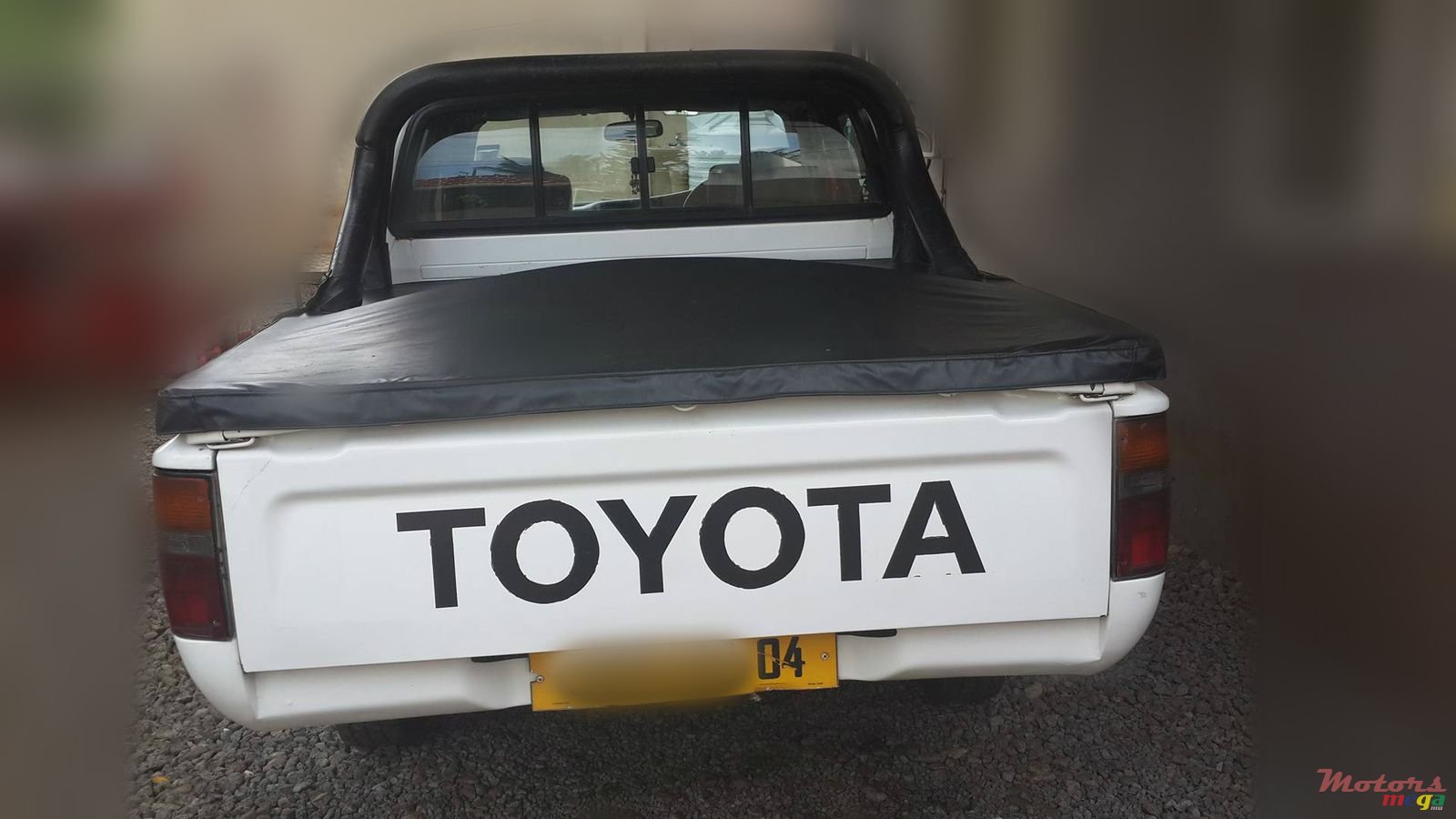 2004' Toyota Hilux photo #1