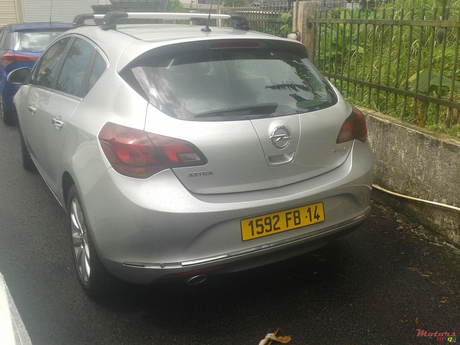 2014' Opel Astra photo #2