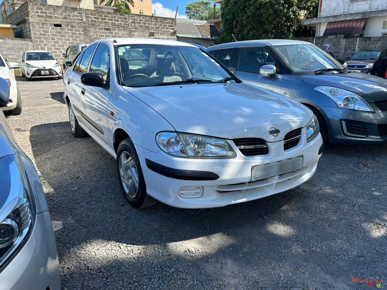 2002' Nissan Sunny photo #2