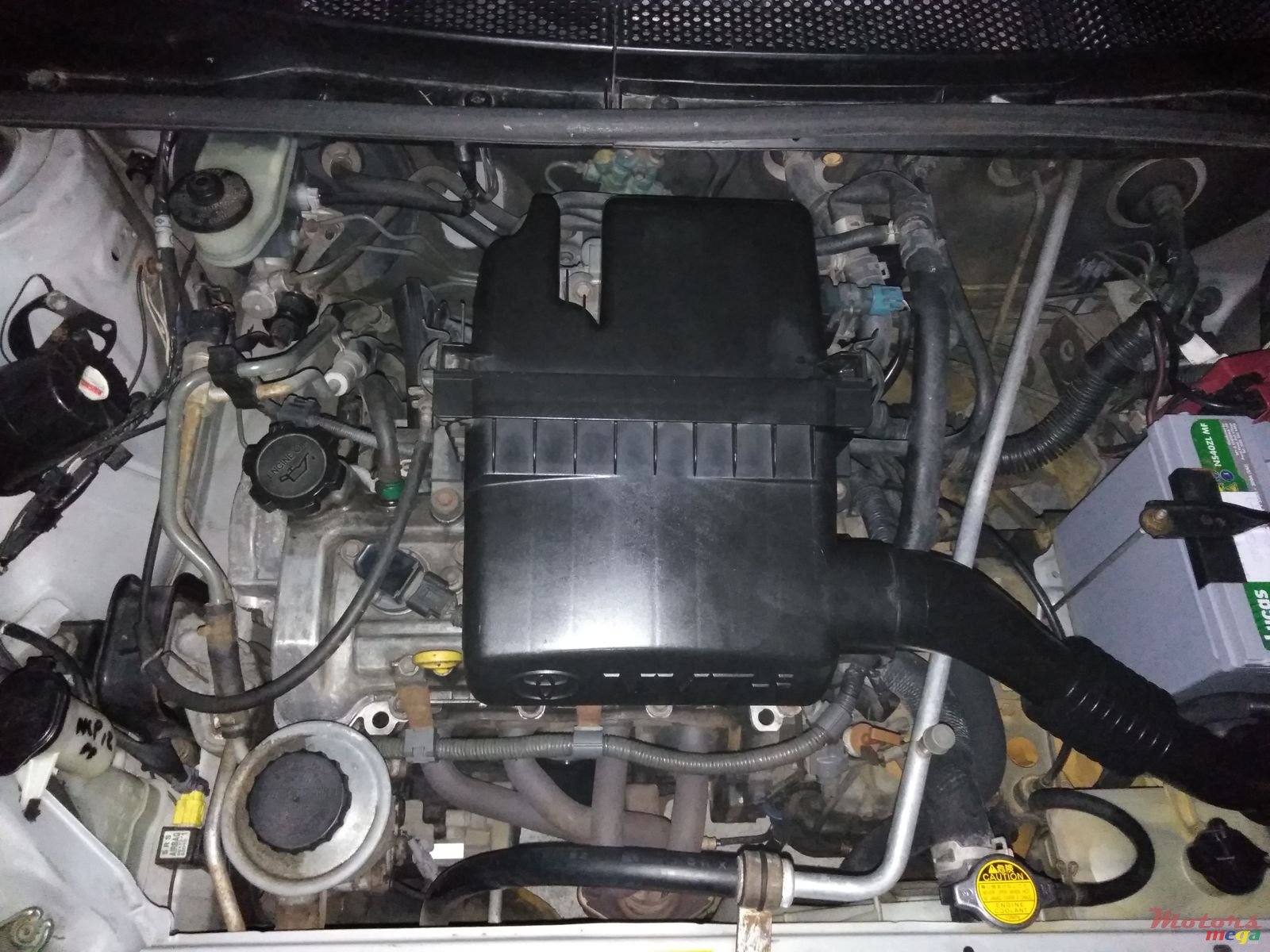 2000' Toyota photo #2