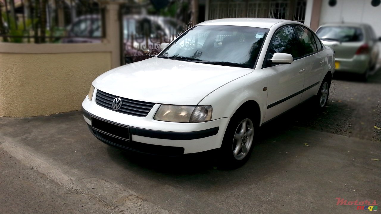 1999' Volkswagen Passat photo #1