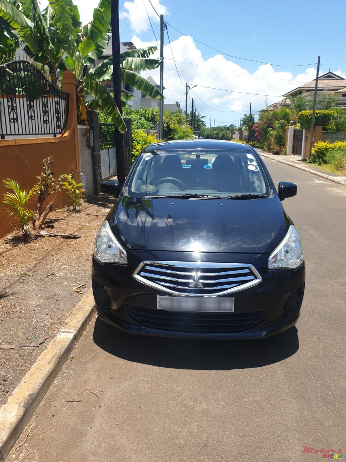 2015' Mitsubishi Attrage photo #1