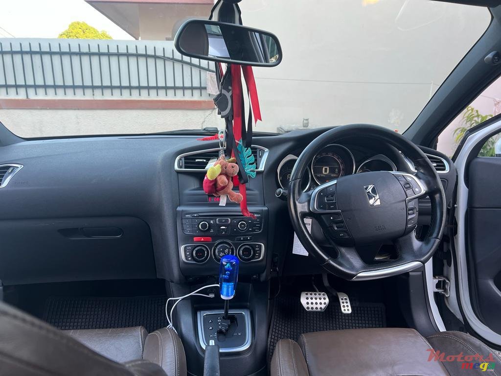 2012' Citroen DS4 photo #5