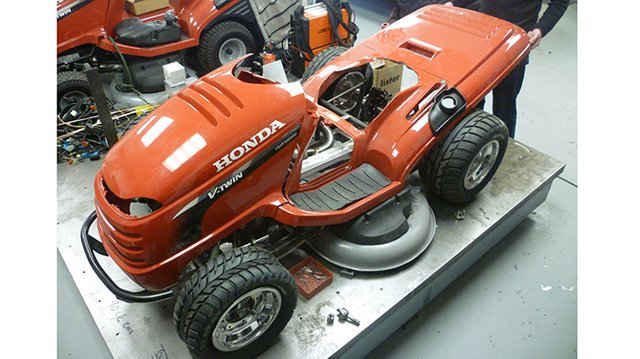New Honda Lawnmower Does 208kph, 0-100kph in 4s with a Bugatti Veyron Rivaling 520bhp/Tonne!