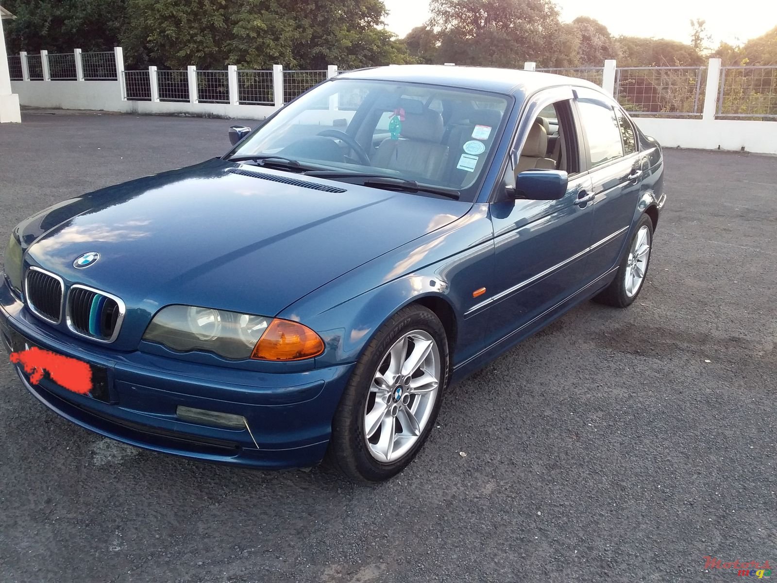 2001' BMW 3 Series E46 2000-2005 photo #2