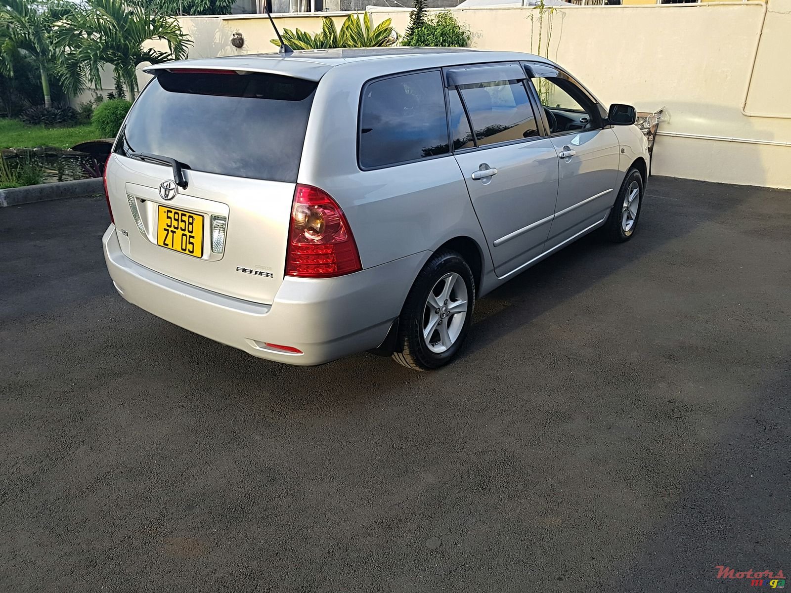 2005' Toyota Corolla fielder photo #2