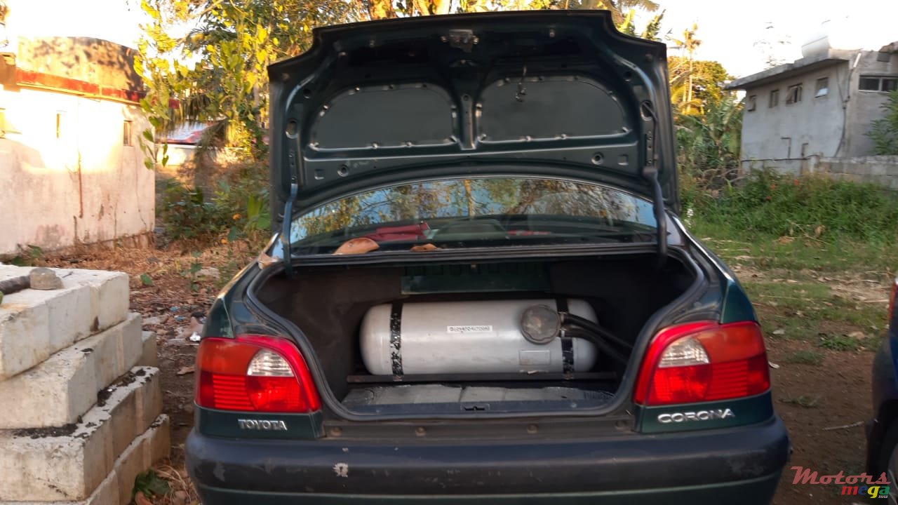 1999' Toyota Corona photo #2