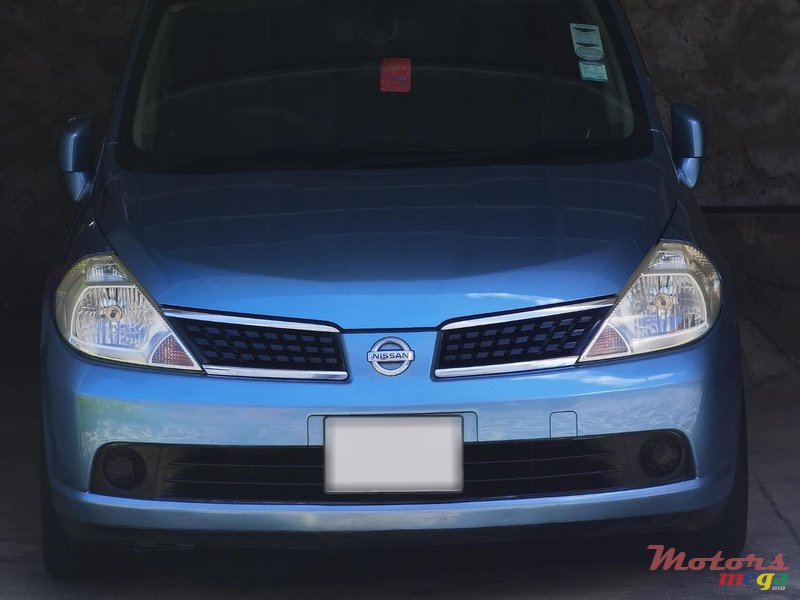 2005' Nissan Tiida photo #2