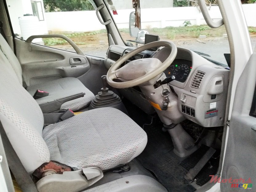 2005' Toyota Dyna Camionette 1.5T photo #3