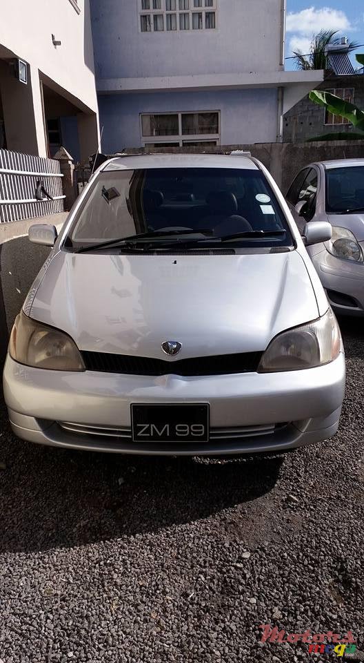 1999' Toyota Platz photo #1