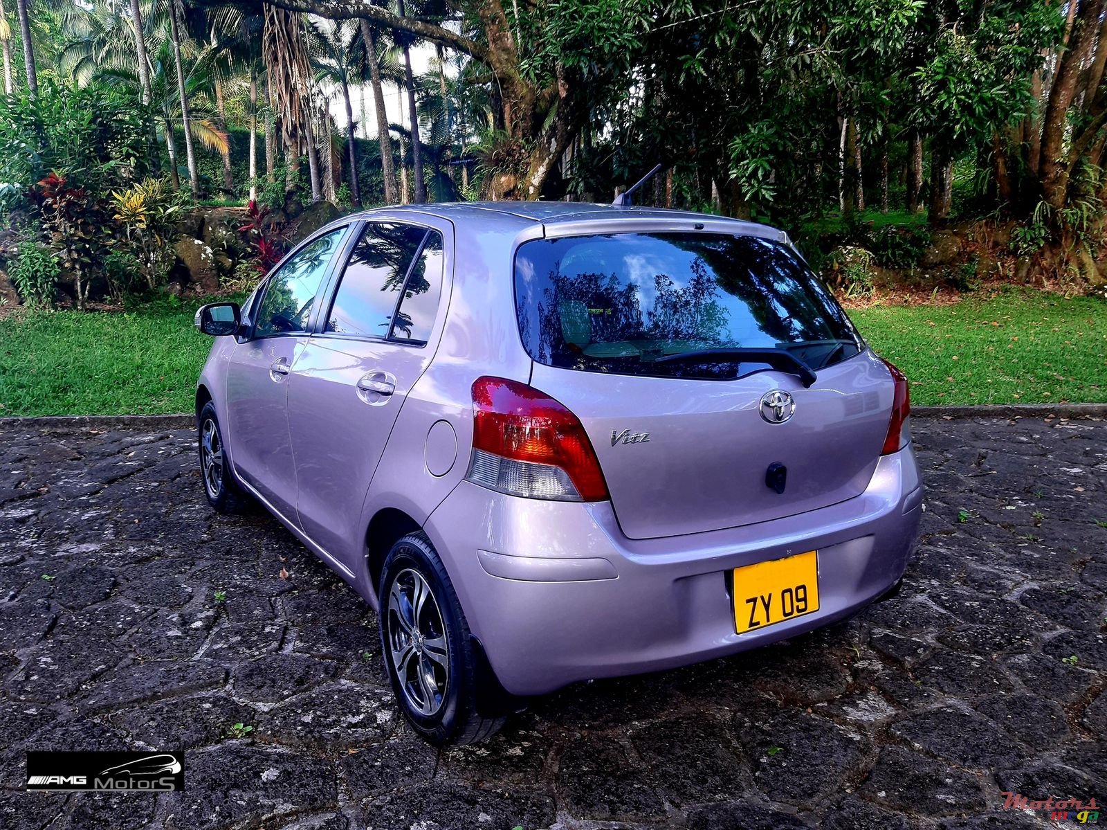 2009' Toyota Vitz photo #4