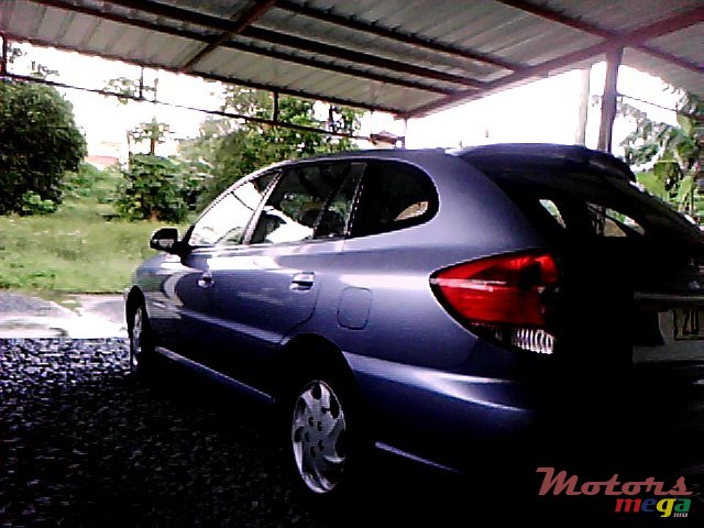 2004' Kia RIO LS autovan photo #1