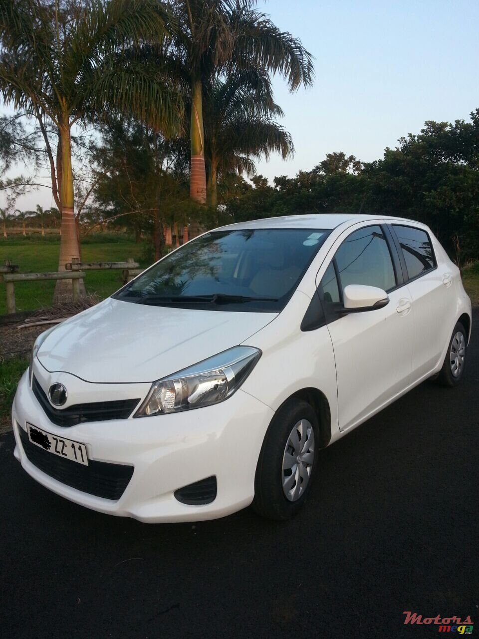 2011' Toyota Vitz 1300cc photo #1