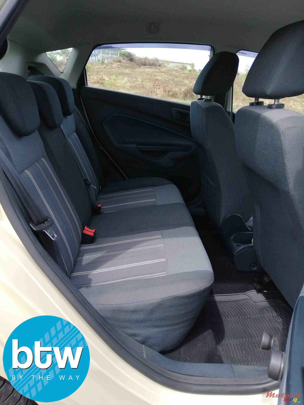 2009' Ford Fiesta photo #3