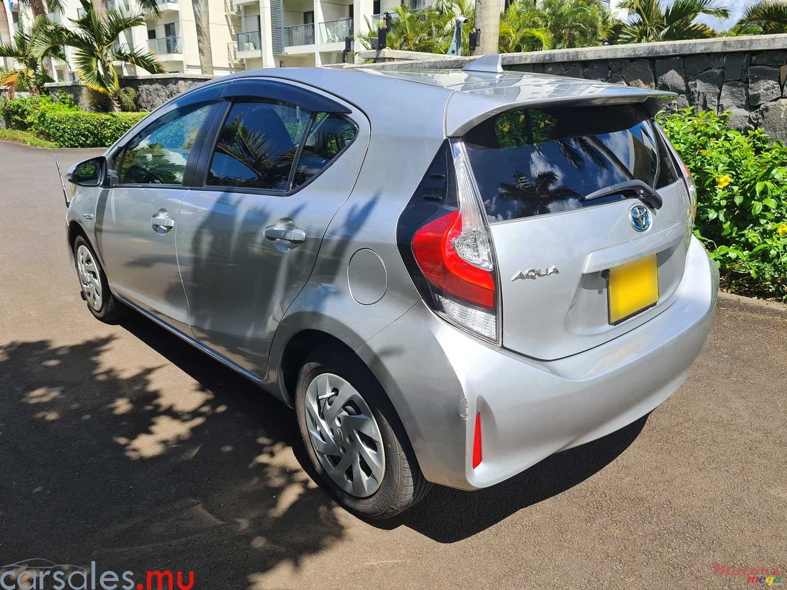 2018' Toyota Aqua 1.5 Hybrid photo #2