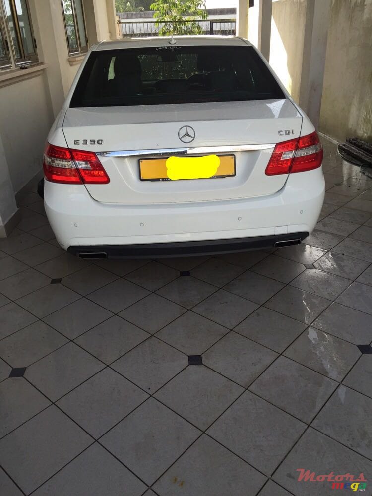 2011' Mercedes-Benz E-Class E350 CDI photo #5